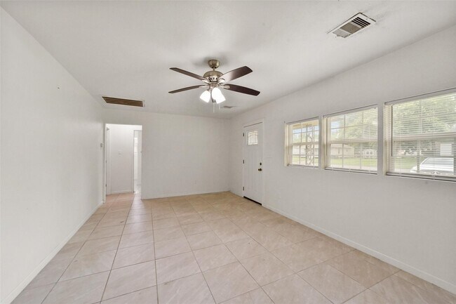Building Photo - 214 Schilling Ave