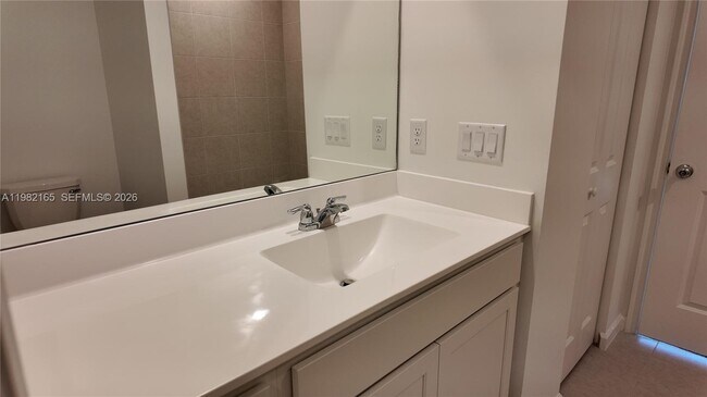 Building Photo - 10722 NW Moon Rise Ln