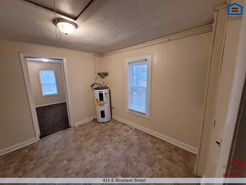 Building Photo - 416 E Bronson St