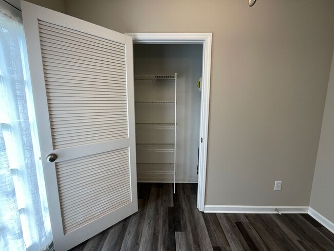 Building Photo - Ready to View! Updated 3/2 Home High Point...