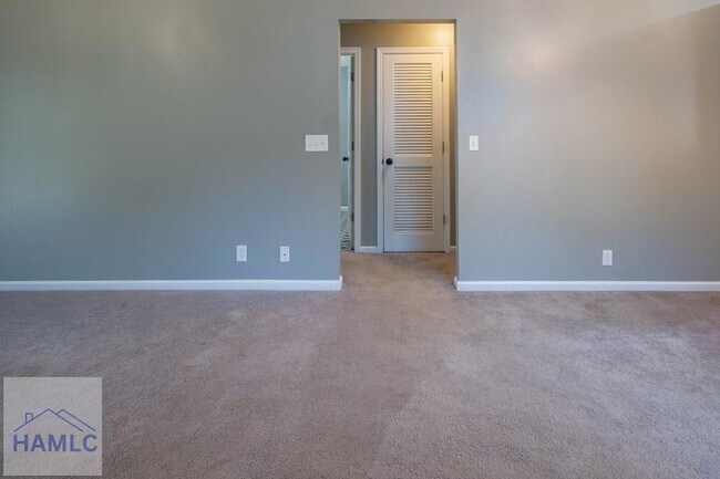 Building Photo - 910 Brett Dr