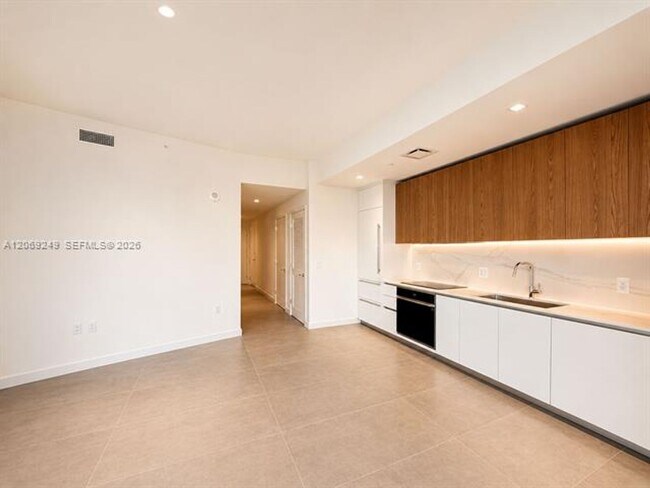Building Photo - 1400 Biscayne Blvd