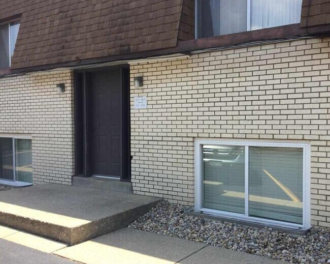 Building Photo - 620 S 4th Ave