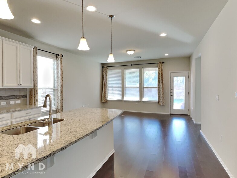 Building Photo - 14000 Osmarea Dr