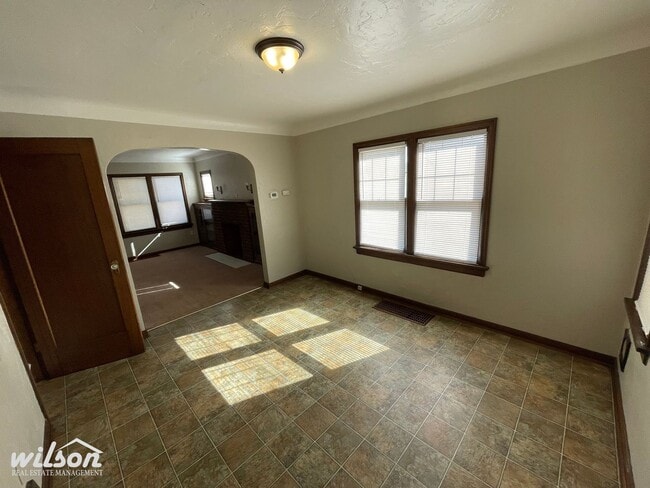 Building Photo - Spacious 4-Bedroom Oasis in the Heart of Yakima – Perfect for Family Living!