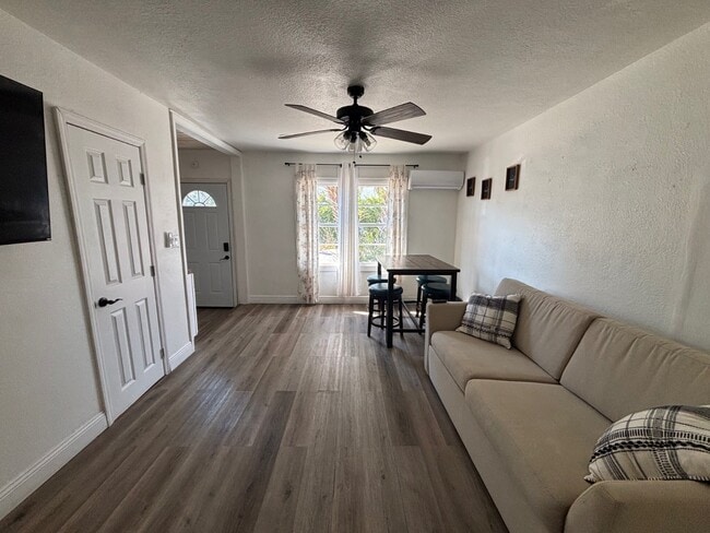 Building Photo - 1885 Springtime Ave