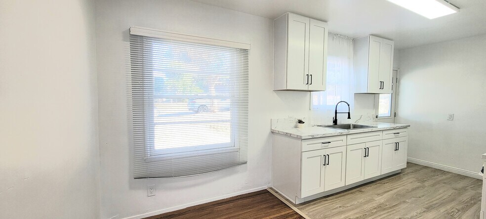 Building Photo - 16911 Glenetta Way