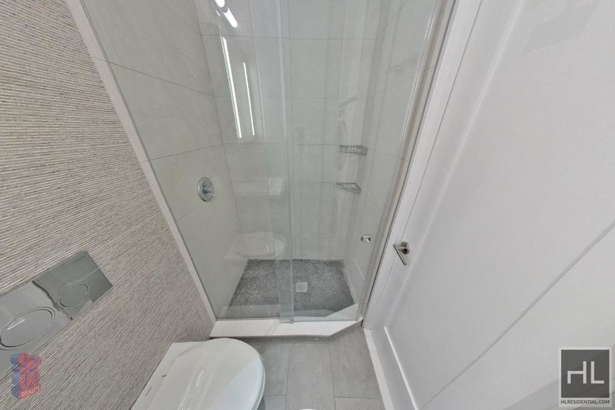 Building Photo - Second Avenue