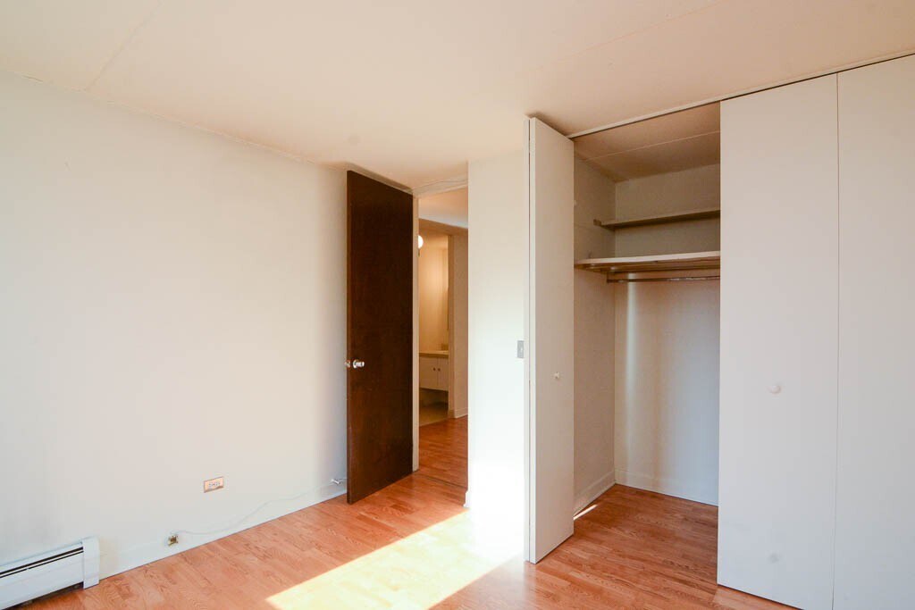 Building Photo - 702 W Wellington Ave