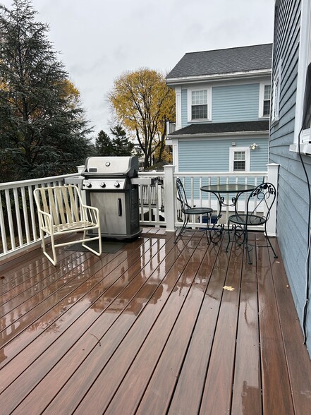 Deck off the kitchen - 83 Congreve St