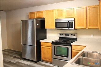 Building Photo - 415 E 4th Ave