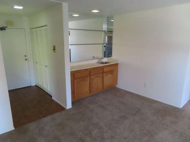 Building Photo - Mission Valley 3 Bedroom Condo