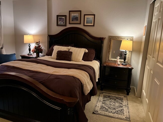 Master bedroom - 10009 NE 120th Ln