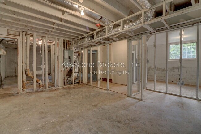 Building Photo - 1387 Willow Dr