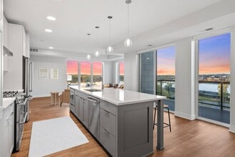 Building Photo - Paravel