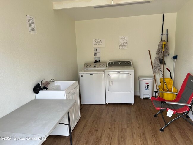 Building Photo - 2104 Waverly Pl