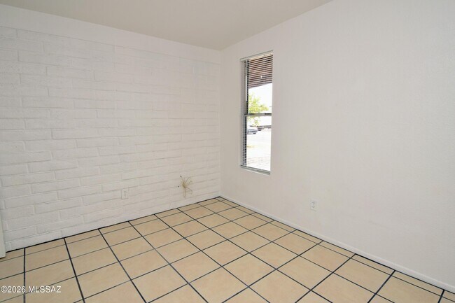 Building Photo - 6722 E 45th St