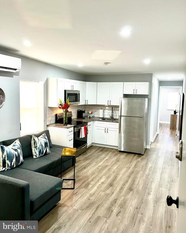 Building Photo - 4087 Lancaster Ave