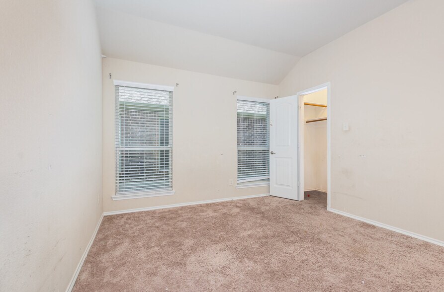 Building Photo - 9012 Cross Oaks Ranch Blvd
