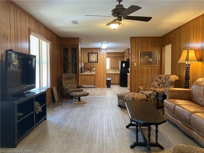 Building Photo - 927 Skyline Dr