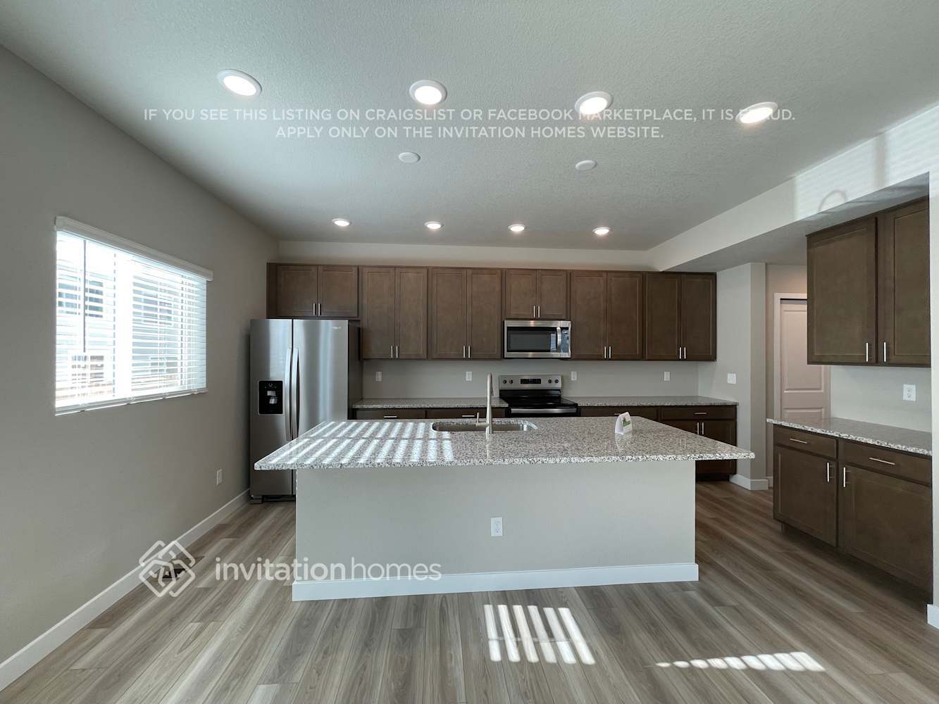 Building Photo - 13583 Arriba Dr