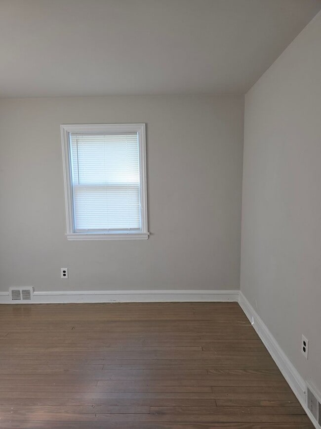 Building Photo - McDaniel Heights Single Family Home