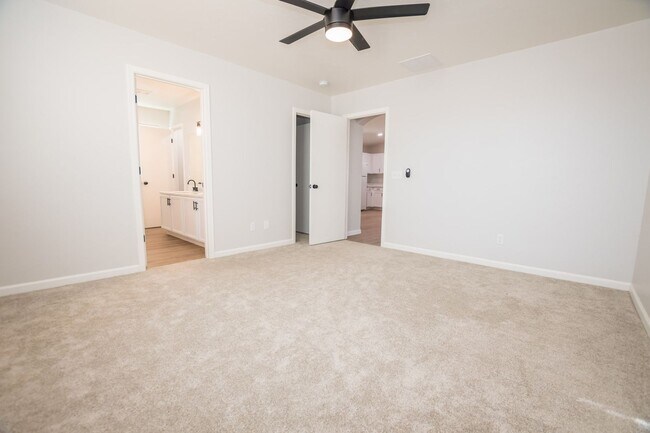 Building Photo - 4 Bedroom, 2 Bath, Split Floor Plan, 2 Car Garage, Central A/C