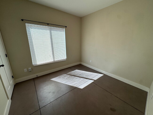 Building Photo - "Spacious 3-Bedroom Duplex Retreat with 2 ...