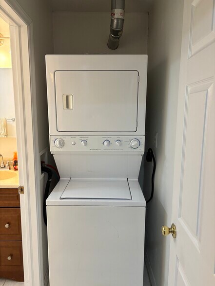 In-Unit Washer & Dryer - 87 Tansboro Rd