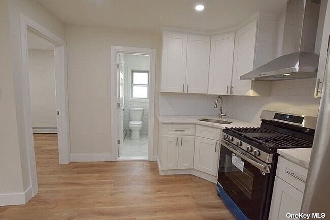 Building Photo - 74 Davis St