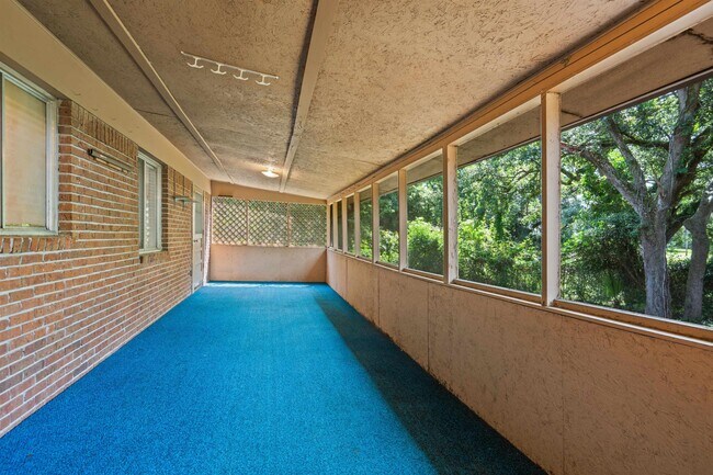 Building Photo - 253 Cowry Rd