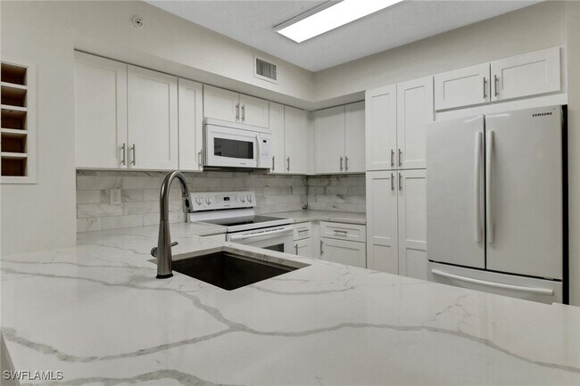 Building Photo - 1220 Wildwood Lakes Blvd