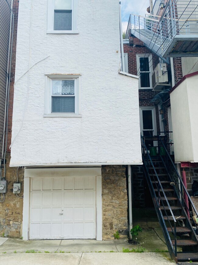 Building Photo - 882 Corinthian Ave