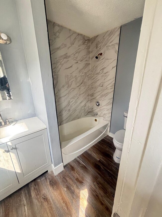 Building Photo - 56 Judson St