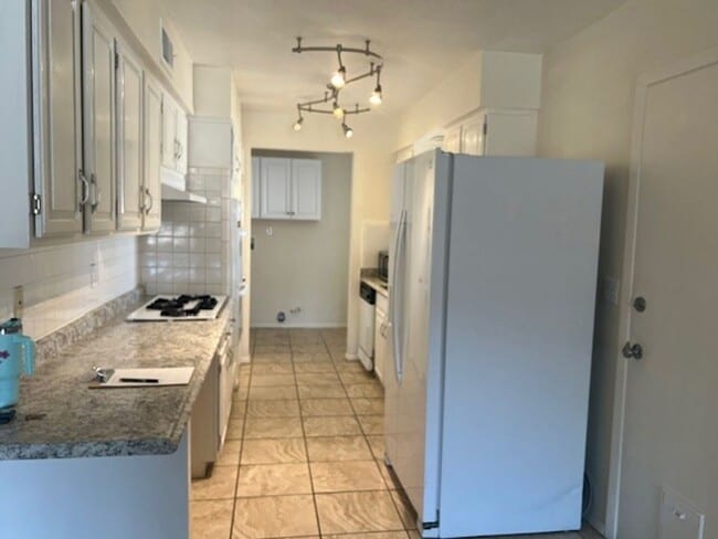 Building Photo - 675 Ridgecrest Dr