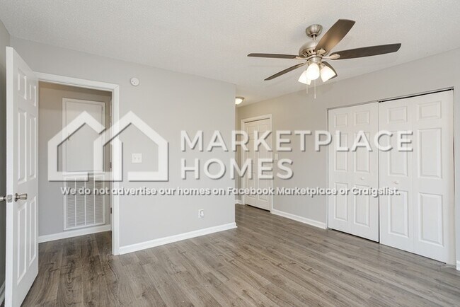 Building Photo - 416 Sandburg Dr