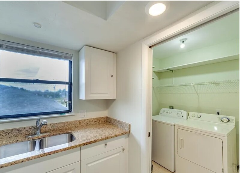 Building Photo - 1407 SW 16th Terrace