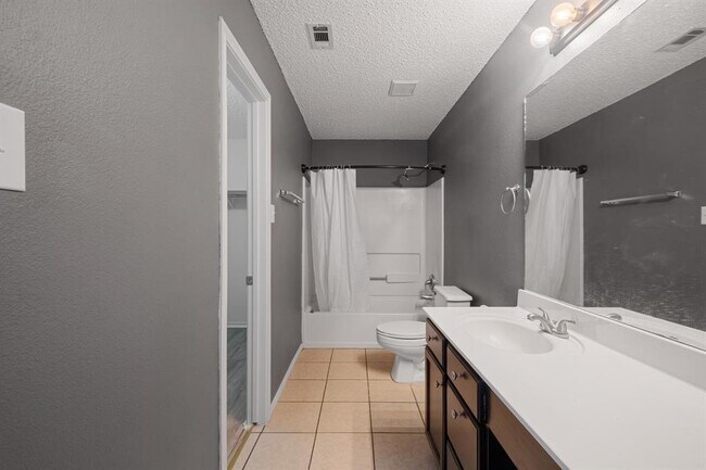 Building Photo - 2412 Byfield Dr