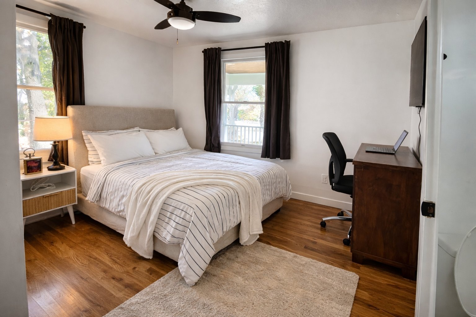 Building Photo - 553 W Center St