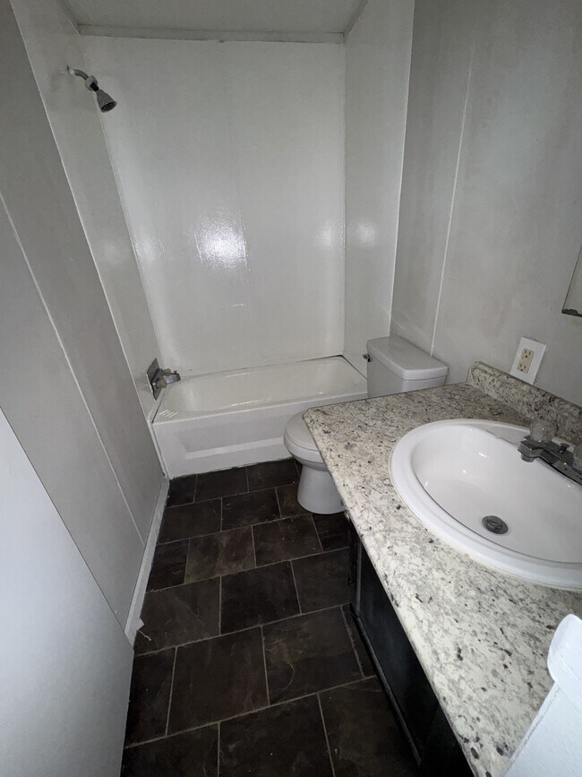 Building Photo - 1136 County Rd 21 N