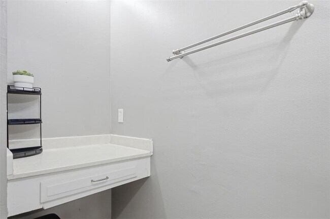 Building Photo - 908 Poplar St