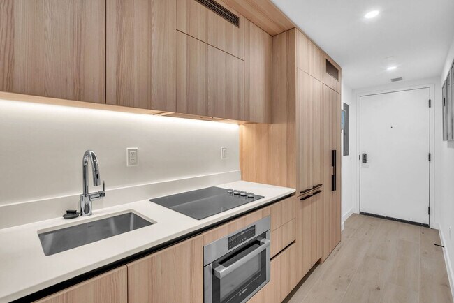 Building Photo - 225 N Miami Ave
