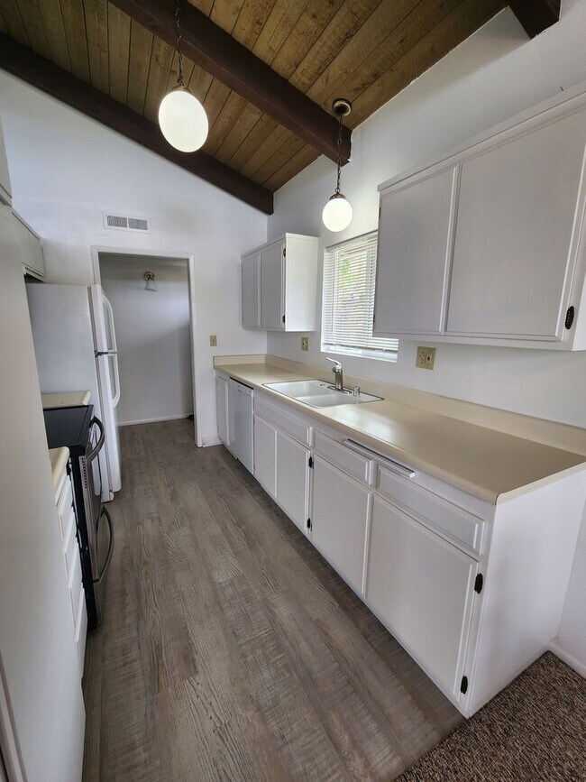 Building Photo - Adorable Shell Beach Home in Gorgeous Ocean View Community- Tons of Amenities!