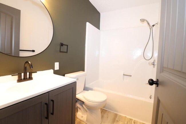 Building Photo - 116 Fairway Ave