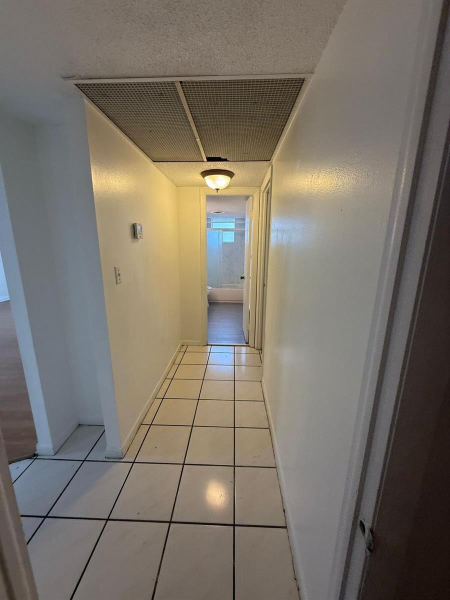 Building Photo - 404 NW 68th Ave