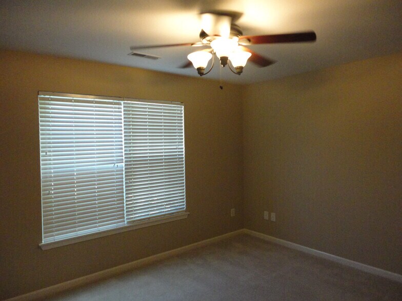 Building Photo - 81 W Quail Wood Ln
