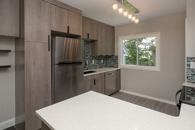 Building Photo - Renovated Beautiful Single Family House