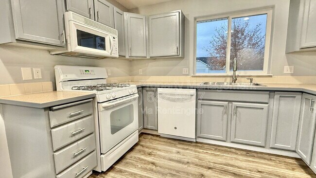 Building Photo - 2777 W Apperson Dr