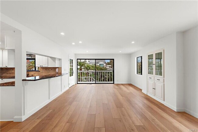 Building Photo - 405 Heliotrope Ave