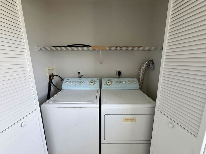 Building Photo - 8 Normandy